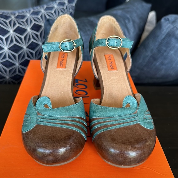Miz Mooz Eloy heels, size 6. Brown/ teal front buckle strap. - Picture 5 of 9